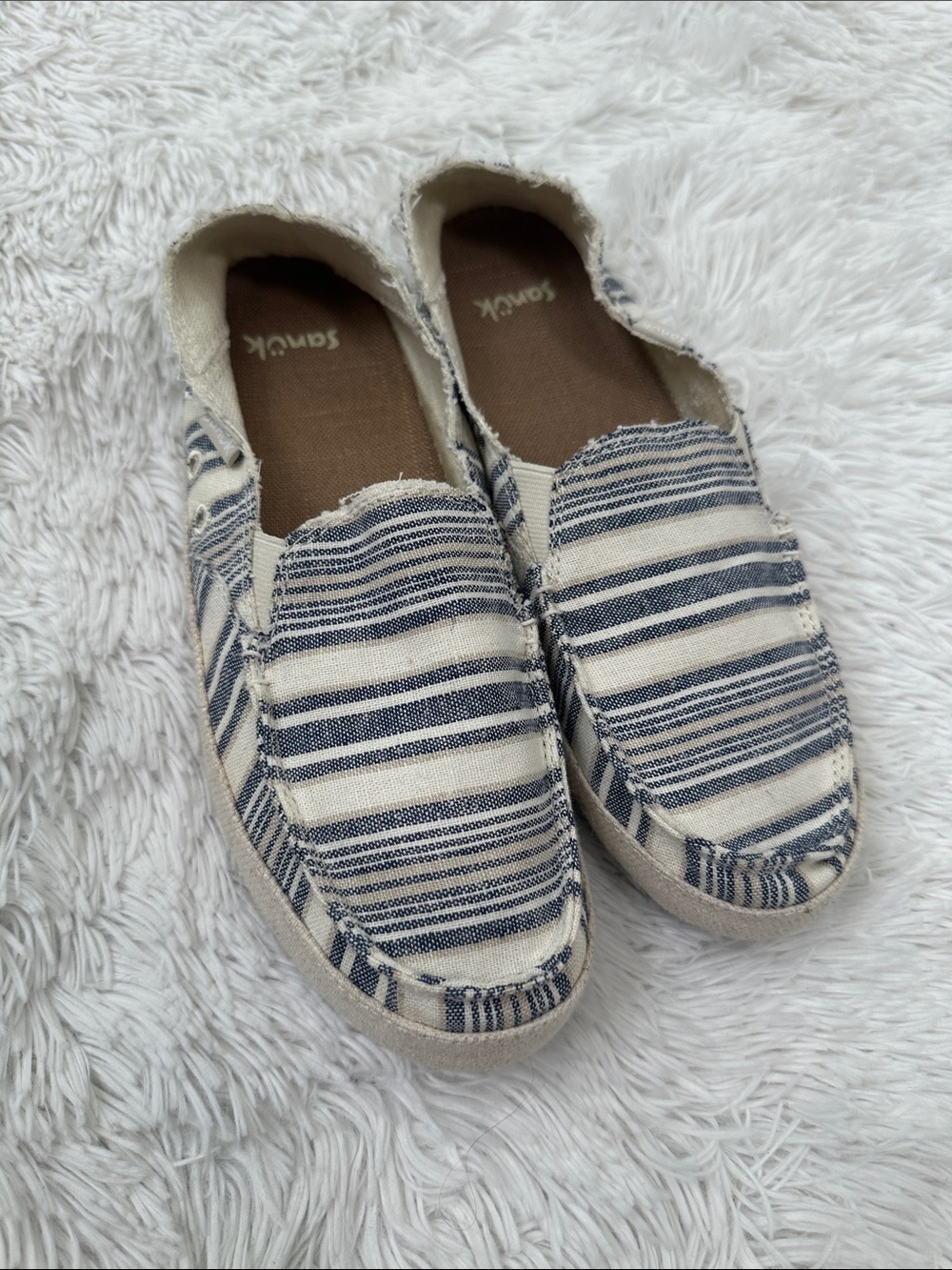 🦊 Sanuk Slip On Canvas Loafer